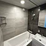 Tallinn's Prime Spot: Pae 49 - Near Airport, Concerts & Shops Apartman