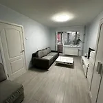 Tallinn's Prime Spot: Pae 49 - Near Airport, Concerts & Shops Apartman