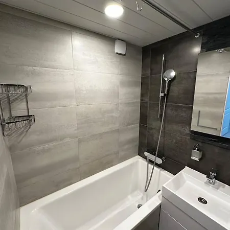 Tallinn's Prime Spot: Pae 49 - Near Airport, Concerts & Shops Apartament