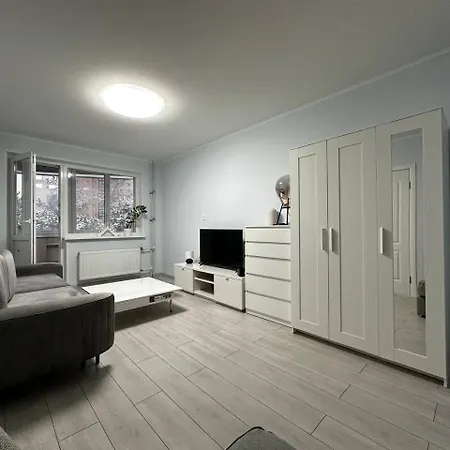 Apartment Tallinn's Prime Spot: Pae 49 - Near Airport, Concerts & Shops