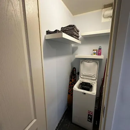 Tallinn's Prime Spot: Pae 49 - Near Airport, Concerts & Shops * Tallin