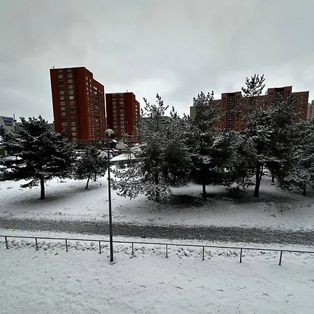 Apartament Tallinn's Prime Spot: Pae 49 - Near Airport, Concerts & Shops Tallin