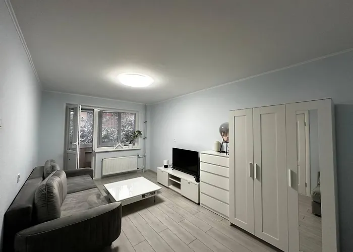 Tallinn's Prime Spot: Pae 49 - Near Airport, Concerts & Shops * Tallin