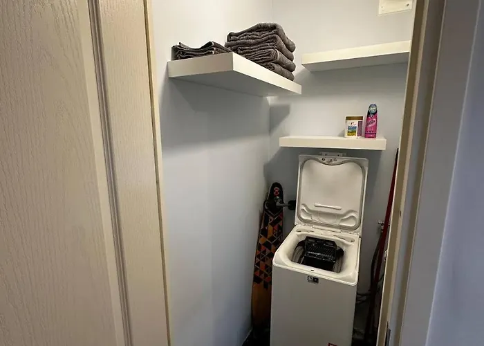 Tallinn's Prime Spot: Pae 49 - Near Airport, Concerts & Shops * Tallin