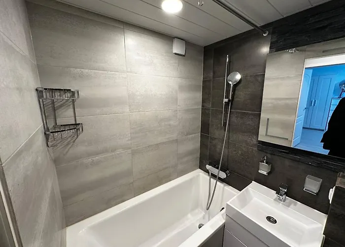 Tallinn's Prime Spot: Pae 49 - Near Airport, Concerts & Shops Apartman