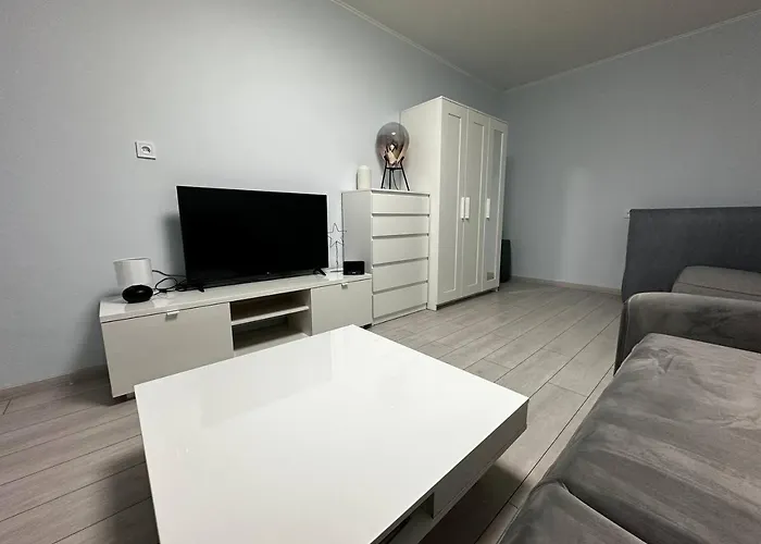 Tallinn's Prime Spot: Pae 49 - Near Airport, Concerts & Shops Apartman