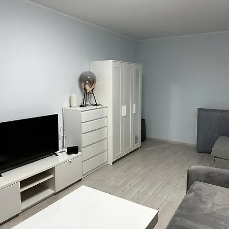 Apartamento Tallinn's Prime Spot: Pae 49 - Near Airport, Concerts & Shops *